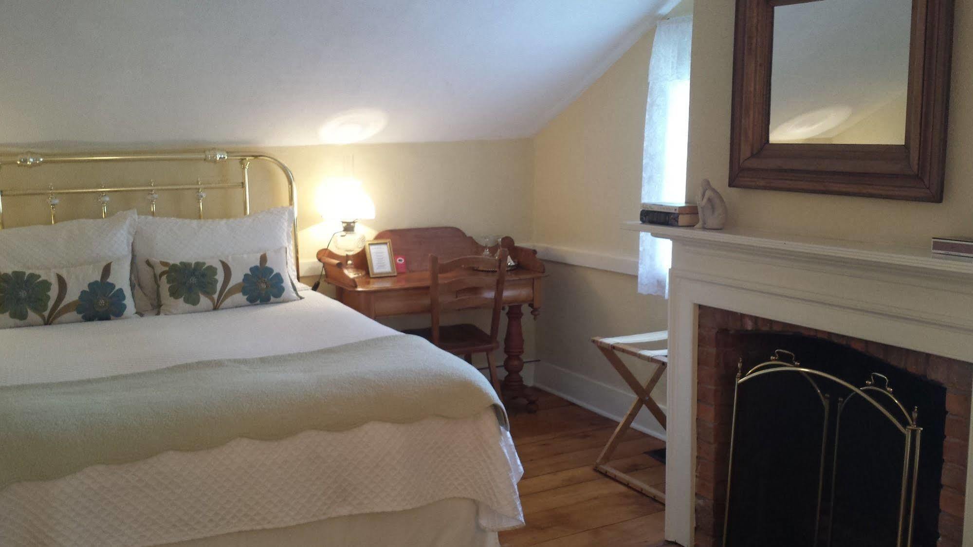 Bed and Breakfast Historic Wilson-Guy House Niagara-on-the-Lake Exterior foto